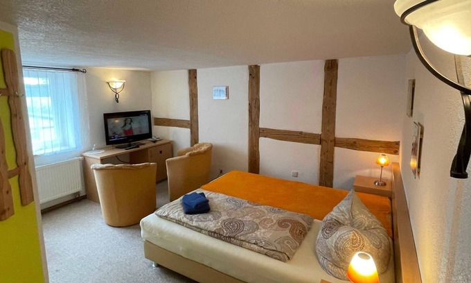 Dobbertin Apartment | 01 double room with lake view - Insel-Hotel Dobbertin