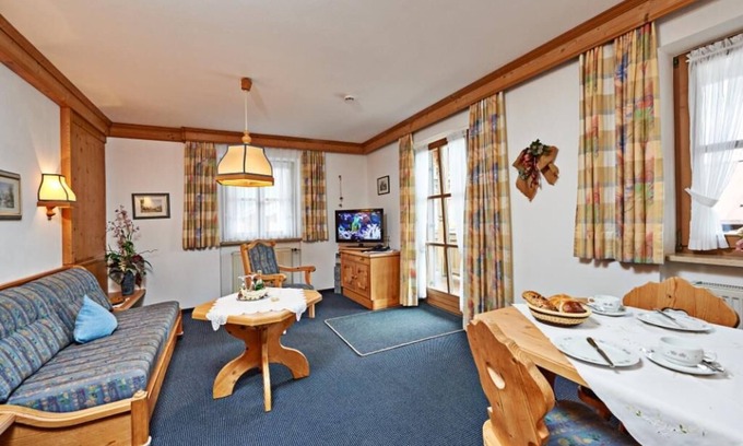 Entfelden Apartment | (02) Komfortable Zwei-Raum-Ferienwohnung, Küche und Südwestbalkon