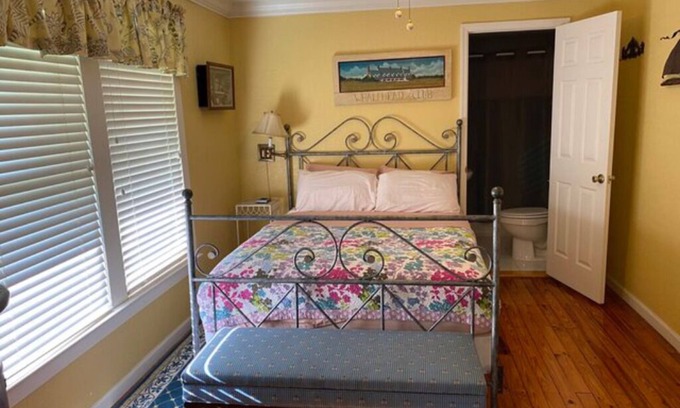 Inglis Apartment | 02) The Charter Suite