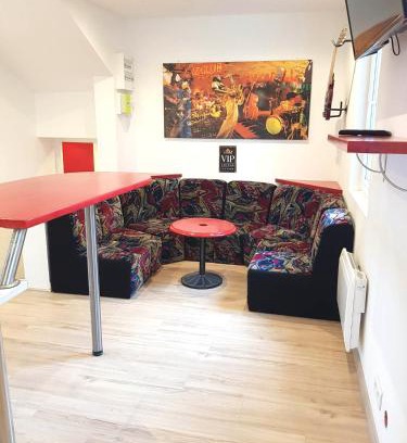 Razac-sur-l'Isle Apartment | 05 - Très joli 3 pièces neuf 2 chambres, logement tout équipé pour 1 à 4 personnes maximum, vue sur jardin avec parking privatif, grand fourgon possible, tout le linge de maison est fourni