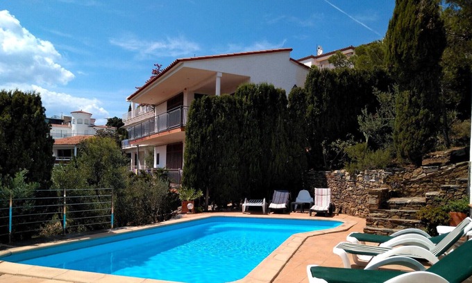 Llanca Villa | 083 House to rent with private pool and garden