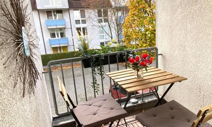 Limmer Apartment | 1 1/2 room apartment with balcony - 4 single beds - NETFLIX -WiFi- - parking lot
