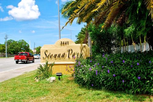 Gulf Gate Estates Apartment | 1/1 bed&bath condos 5 min drive to Siesta