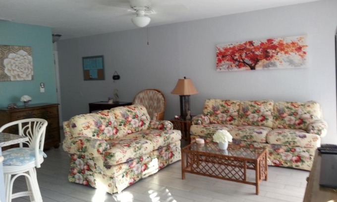 Gulf Gate Estates Apartment | 1+1 Large condo Sarasota