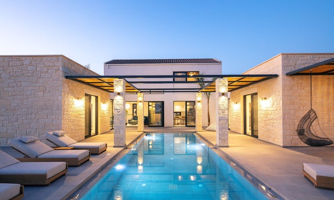 Chorafakia Villa | 1,2 Km from the beach, close to Chania and 40m2 private pool!