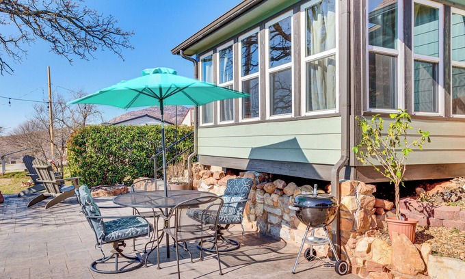 Medicine Park House | 1/2 Mi to Lake Lawtonka: Mtn-View Haven!