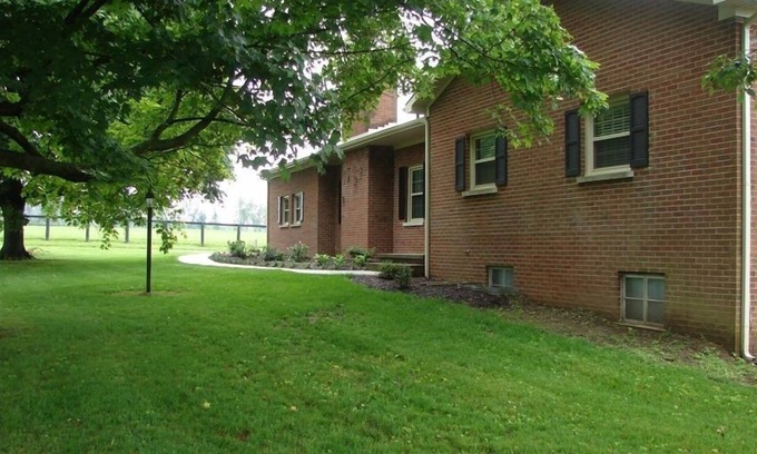 Lexington House | 1.4 Miles from the ~ KY ~ Horse ParknPremise ID 12268400-3