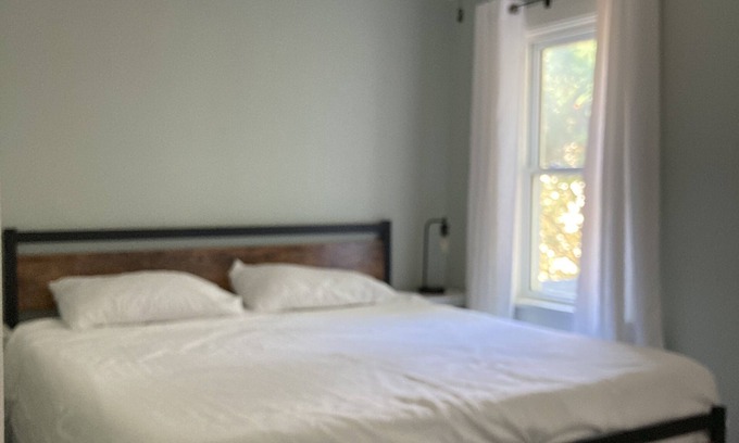 Huron House | 1.5 Blocks To Beach W/Arcade, Luxe Kitchen + Beds