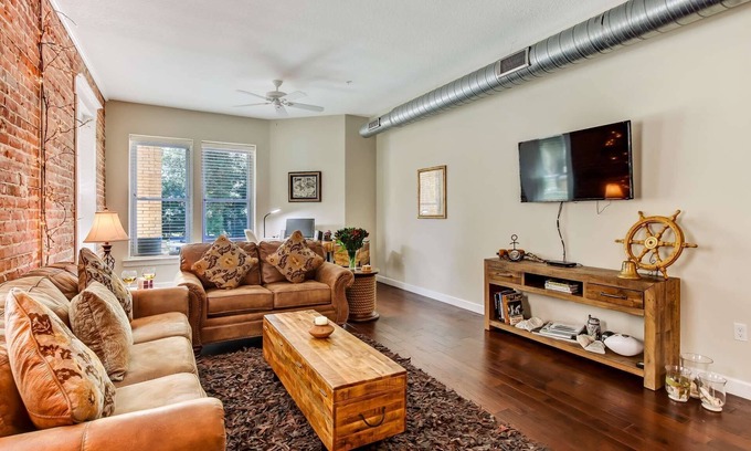 Springfield Condo | 1.5 Miles to EverBank Stadium |BBQ, Firepit |