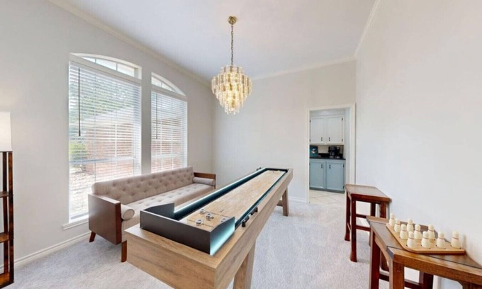 Glenhaven House | 1.5 Miles to TAMU, by Restaurant Row, Shuffleboard, Extra Space Inside and Out!