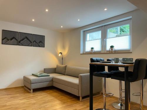 Flintsbach A. Inn Apartment | 1,5-Zimmer, Top ausgestattet, 4 Pers, Souterrain, Self Check-in, Parkplatz, Netflix & Amazon Prime