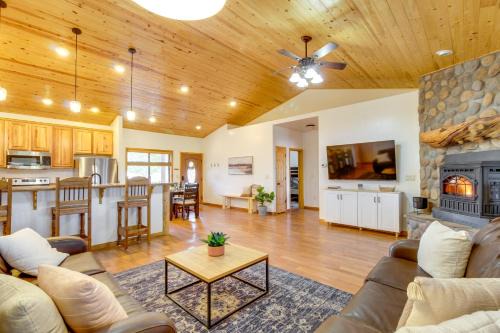 Show Low House | 1-Acre Fenced Yard Pet-Friendly Show Low Cabin!