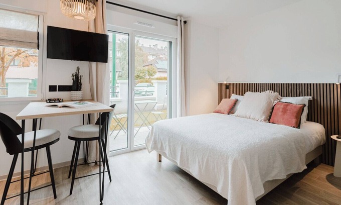 Annecy Apartment | 1 - Appart'Hôtel Neostelia-Annecy