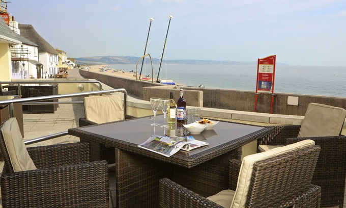 Torcross Cottage | 1 AT THE BEACH, pet friendly, with a garden in Torcross