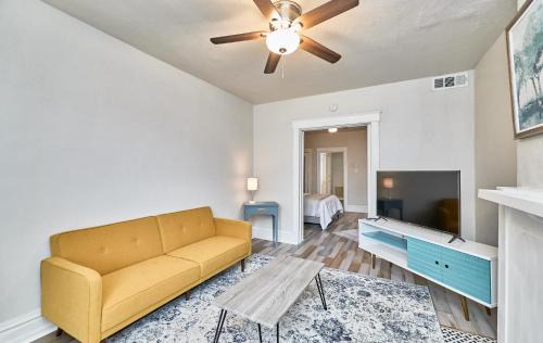St. Louis Apartment | 1 Bd Apt near forest park, Science Center & dining