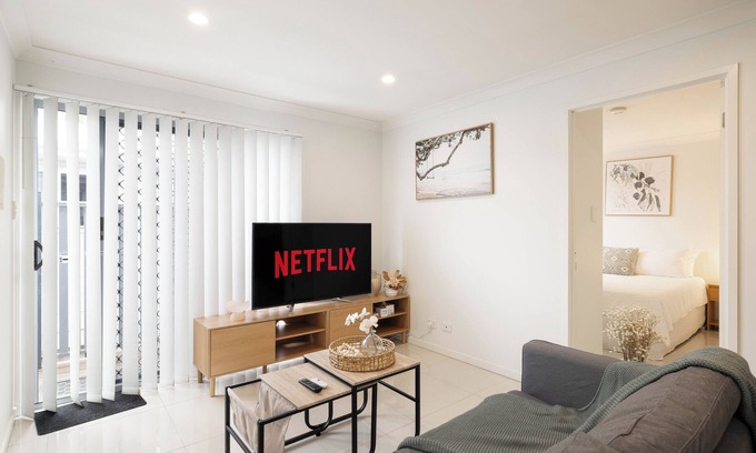 Rocklea Apartment | 1 Bdr Apt! Garage! Clean! GST Credits! 216D1