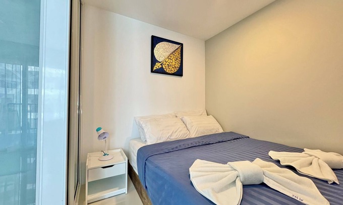 Kram Condo | 1 bdrm 1 living room, Pool view balcony, Wi-Fi and Kitchen, 2 mins to the beach