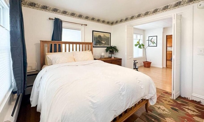 Winooski Apartment | 1 Bdrm Apt dwntwn Winooski w/laundry and parking