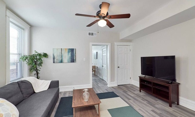 St. Louis Apartment | 1 Bdrm Apt Forest park, CWE, & The Grove, -4930 A Wise FL2