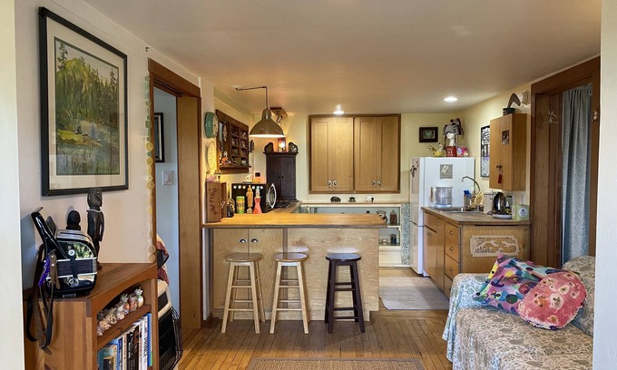 Point Richmond Apartment | 1 Bdrm private apartment Pt Richmond - Artsy/Piano