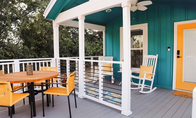 Pottsboro House | 1 Bdrm, Sleeps 4, Close to water, Firepit, Pet friendly, Full Kitchen