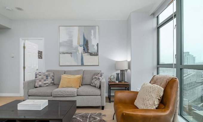 Downtown Vancouver Condo | 1 Bdrm With View of Ocean Very Centrally Located