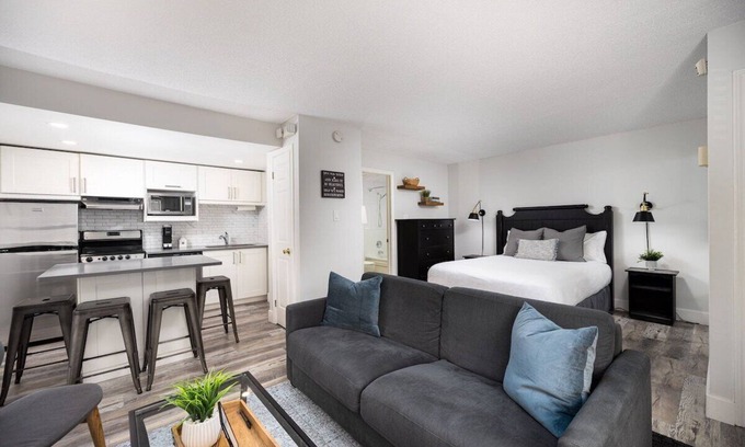 The Blue Mountains Condo | 1 Bed, 1 Bath, Lovely Open Concept Resort Condo