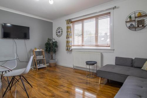 Hamilton Apartment | 1 bed apartment central Hamilton free wifi with great transport links to Glasgow