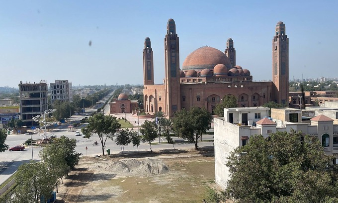 Bahria Town Apartment | 1 Bed Apartment with Bahria Grand Mosque View