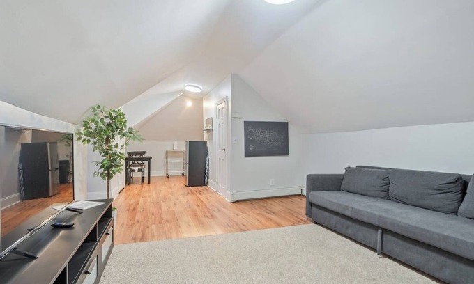 North Bergen Apartment | 1 Bed apt , 20 min from NY, Close to bus station and groceries