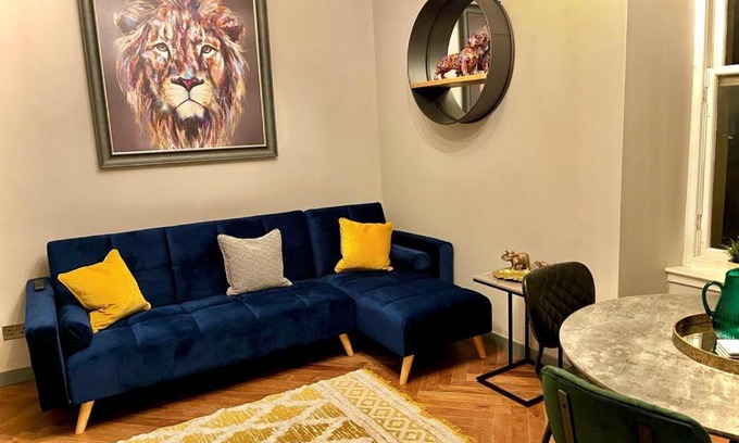 Kelvinbridge Apartment | 1 bed Apt in West End