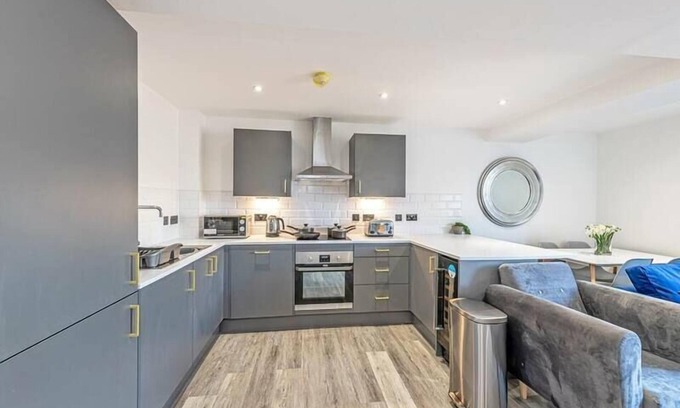 Preston Apartment | 1 Bed Apt near Winkley Square