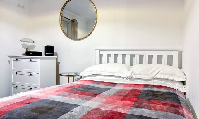 Rochester Apartment | 1-Bed Apt, Sleeps 2, 20 min walk to Centre