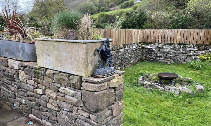 Cwmdu Cabin | 1 Bed Converted Railway Wagon Near Crickhowell