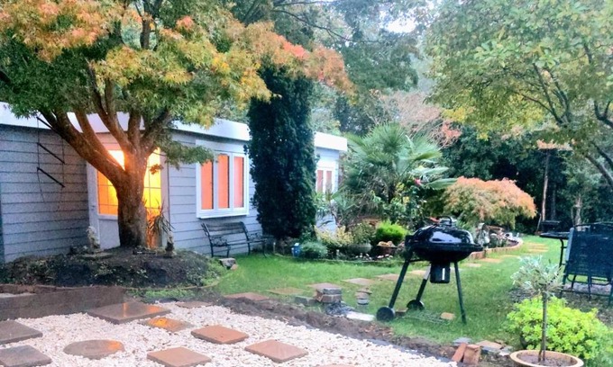 Weybridge House | 1 Bed Cottage-Museum View-Garden-Free Parking