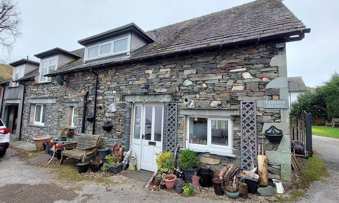 Hawkshead Cottage | 1 Bed Flat - Sleeps 4 - Garden - Parking - Wifi