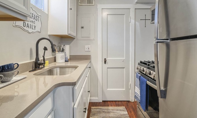 Chelsea House | 1 bedroom, 1 bath basement unit in beautiful downtown Chelsea