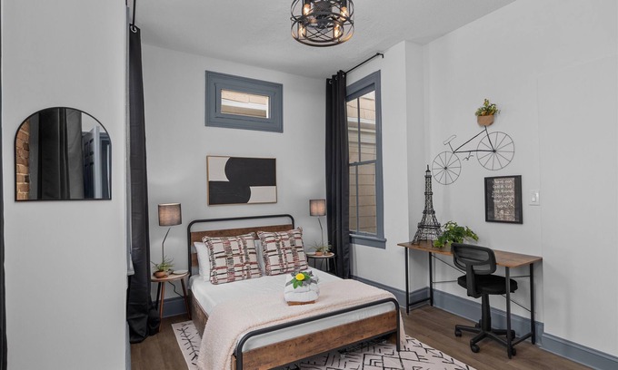 Downtown Apartment | 1 bedroom, 1 bathroom suite in Downtown Augusta