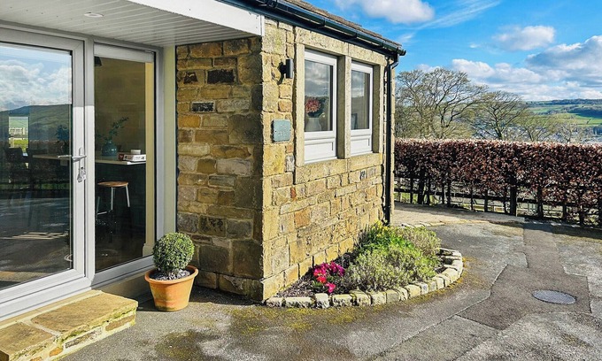 Sutton-in-Craven Cottage | 1 bedroom accommodation in Silsden, near Skipton