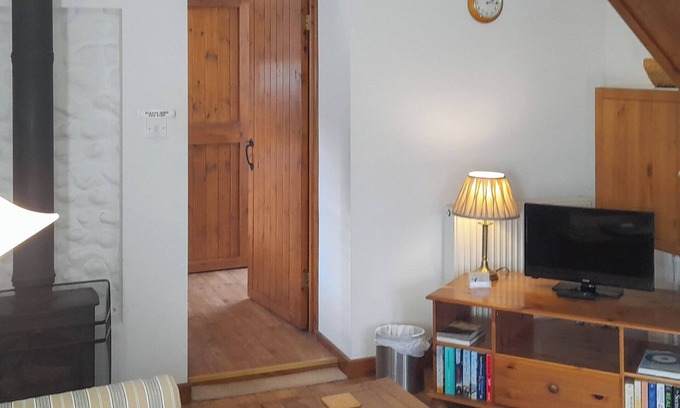 Aldborough Cottage | 1 bedroom accommodation in Lower Gresham