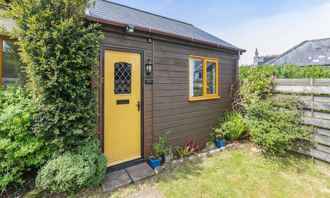 Penhallow Cottage | 1 bedroom accommodation in Perranporth