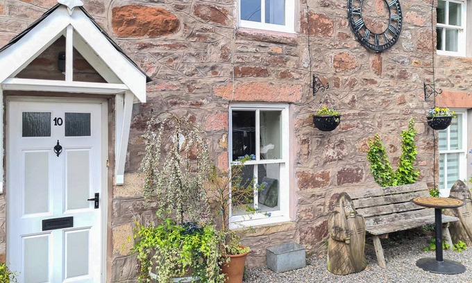 Inverness City Centre Cottage | 1 bedroom accommodation in Inverness
