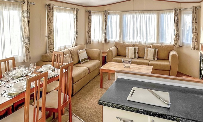 Ningwood House | 1 bedroom accommodation in Newbridge, Nr Yarmouth