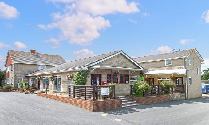 Ningwood House | 1 bedroom accommodation in Newbridge, Nr Yarmouth