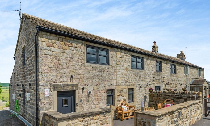 Cowling Cottage | 1 bedroom accommodation in Cowling