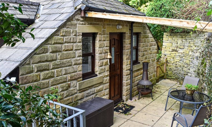 Hipperholme Cottage | 1 bedroom accommodation in Hipperholme, Halifax