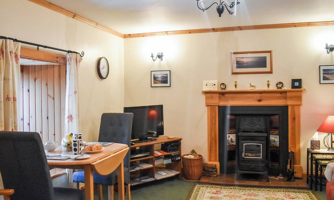 Isle of Scalpay Cottage | 1 bedroom accommodation in Braes