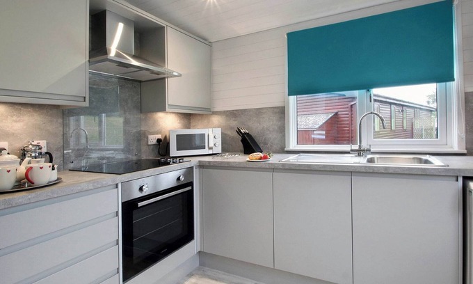 New Forest District Ski Chalet | 1 bedroom accommodation in Milford-on-Sea, Nr Lymington