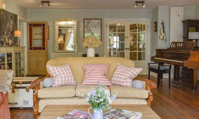 New Forest District Cottage | 1 bedroom accommodation in Sopley, near Christchurch