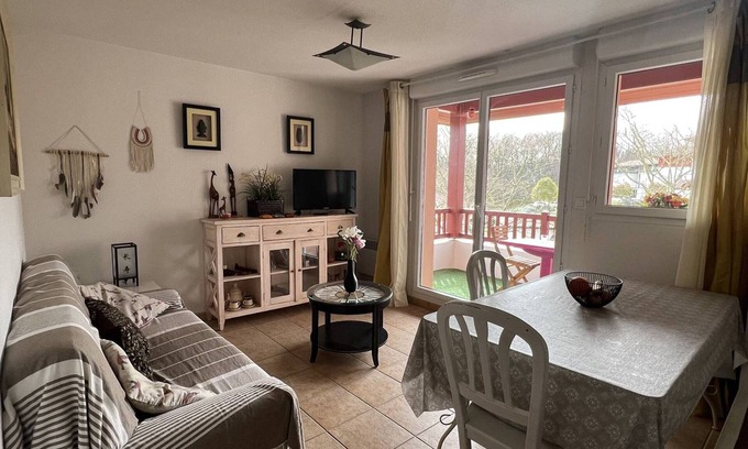 Cambo-les-Bains Apartment | 1-Bedroom Apartment with Pool View in Secure Residence, Cambo-les-Bains